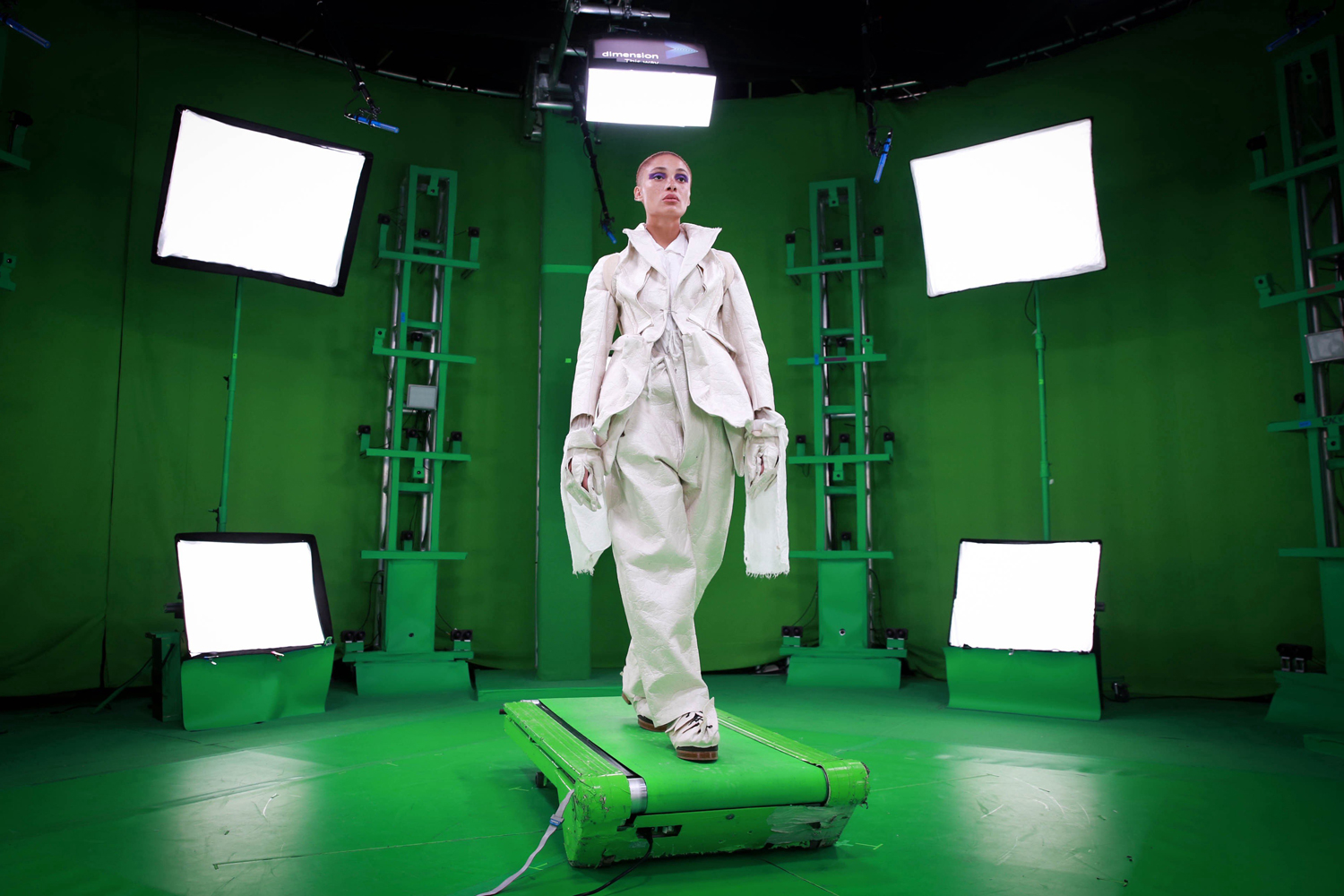 A model doing a runway walk on a greenscreen